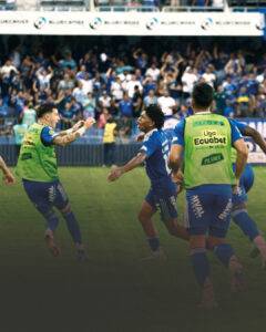 ¡El Capwell fue una caldera! Emelec tumbó a Liga de Quito y se aferra a la pelea por la etapa