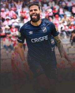 ¡Pisa fuerte en Ambato! Universidad Católica venció 2-0 a Técnico Universitario y se mete en la pelea por el liderato